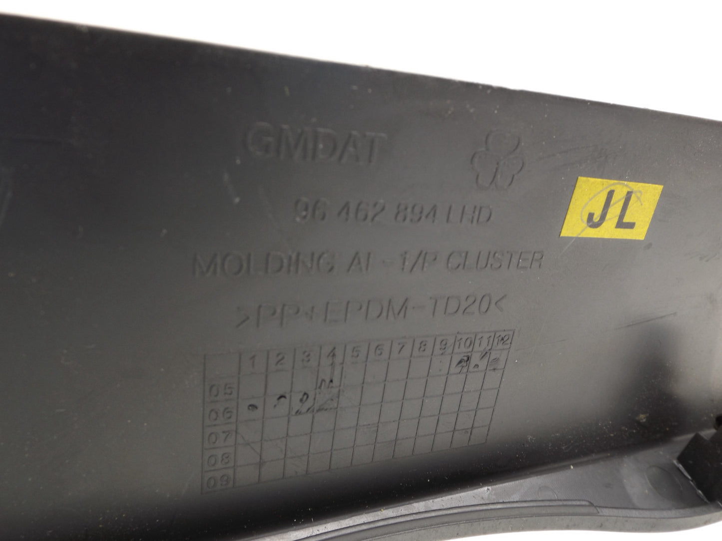96462894 2007-11 Chevrolet Aveo Speedometer Instrument Cluster Housing Used 96462894 OEM