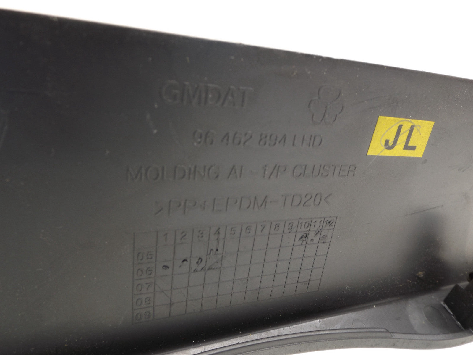96462894 2007-11 Chevrolet Aveo Speedometer Instrument Cluster Housing Used 96462894 OEM