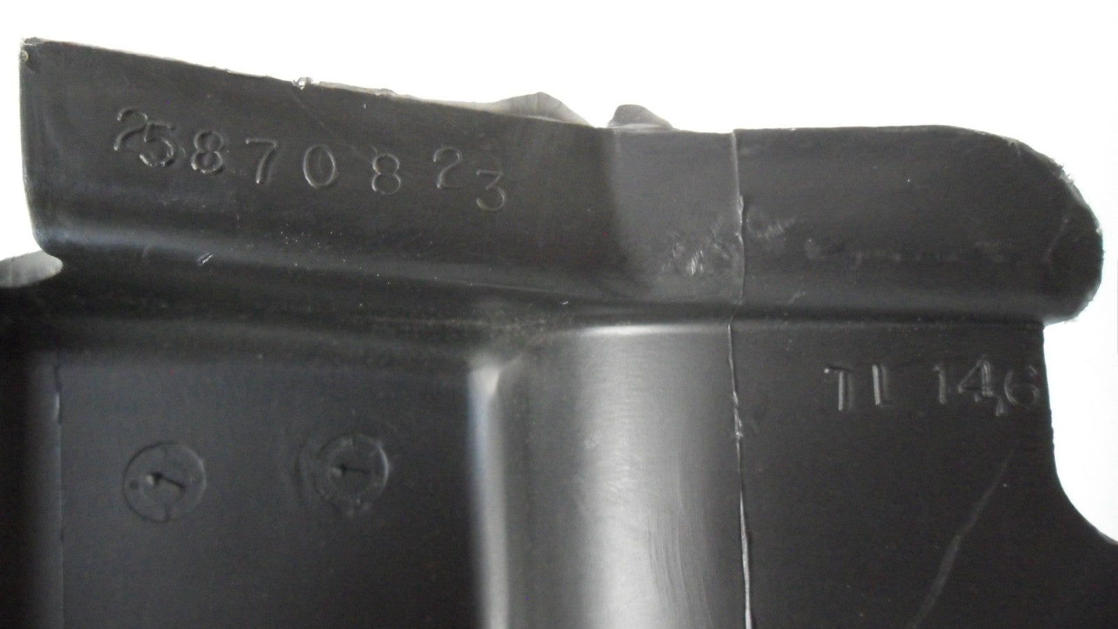 20916188 2009-2012 Chevrolet Traverse Passenger FR Kick Panel Trim Used 20916188 OEM