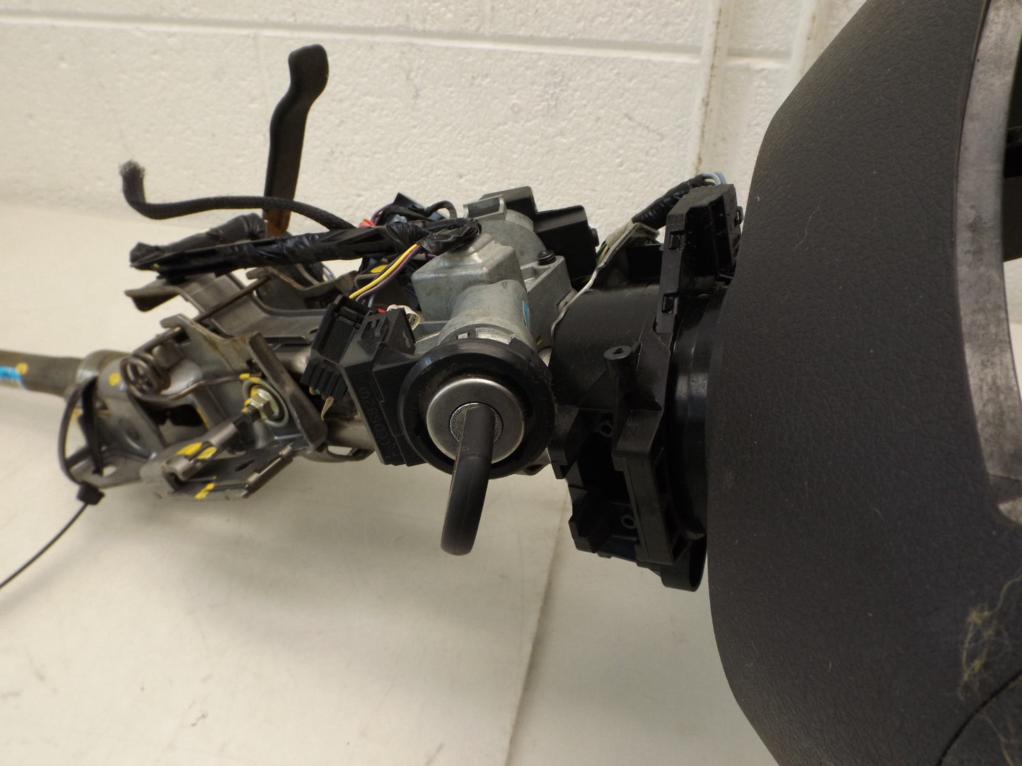 9E5Z3524A 2010-2012 Lincoln MKZ Steering Column Assembly Used OEM 9E5Z3524A