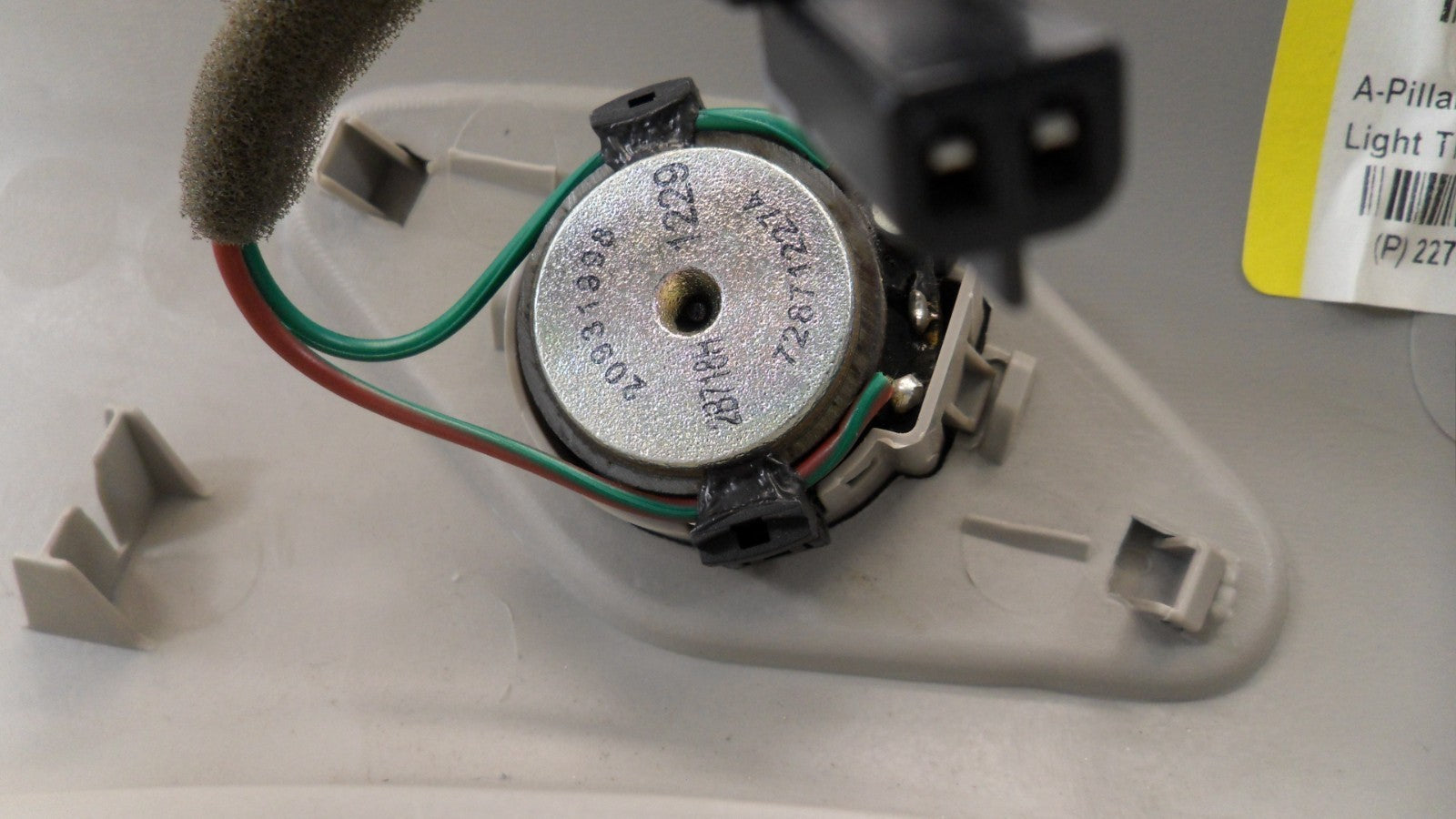 22789039 2009-12 Chevrolet Traverse Driver FL Body A-Pillar Trim Panel Used 22789039 OEM