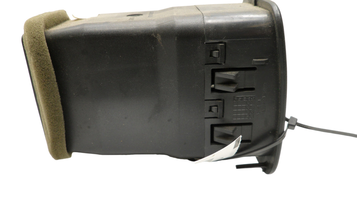 15717356 2000-2006 Chevrolet Silverado Driver FL Dashboard Air Vent Used 15717356 OEM