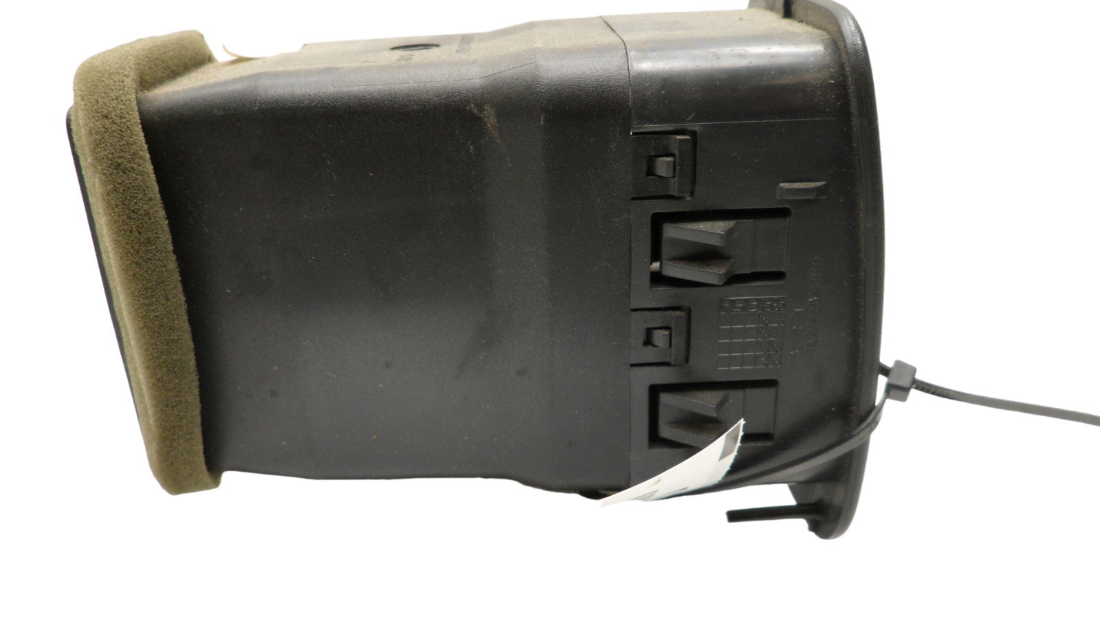15717356 2000-2006 Chevrolet Silverado Driver FL Dashboard Air Vent Used 15717356 OEM