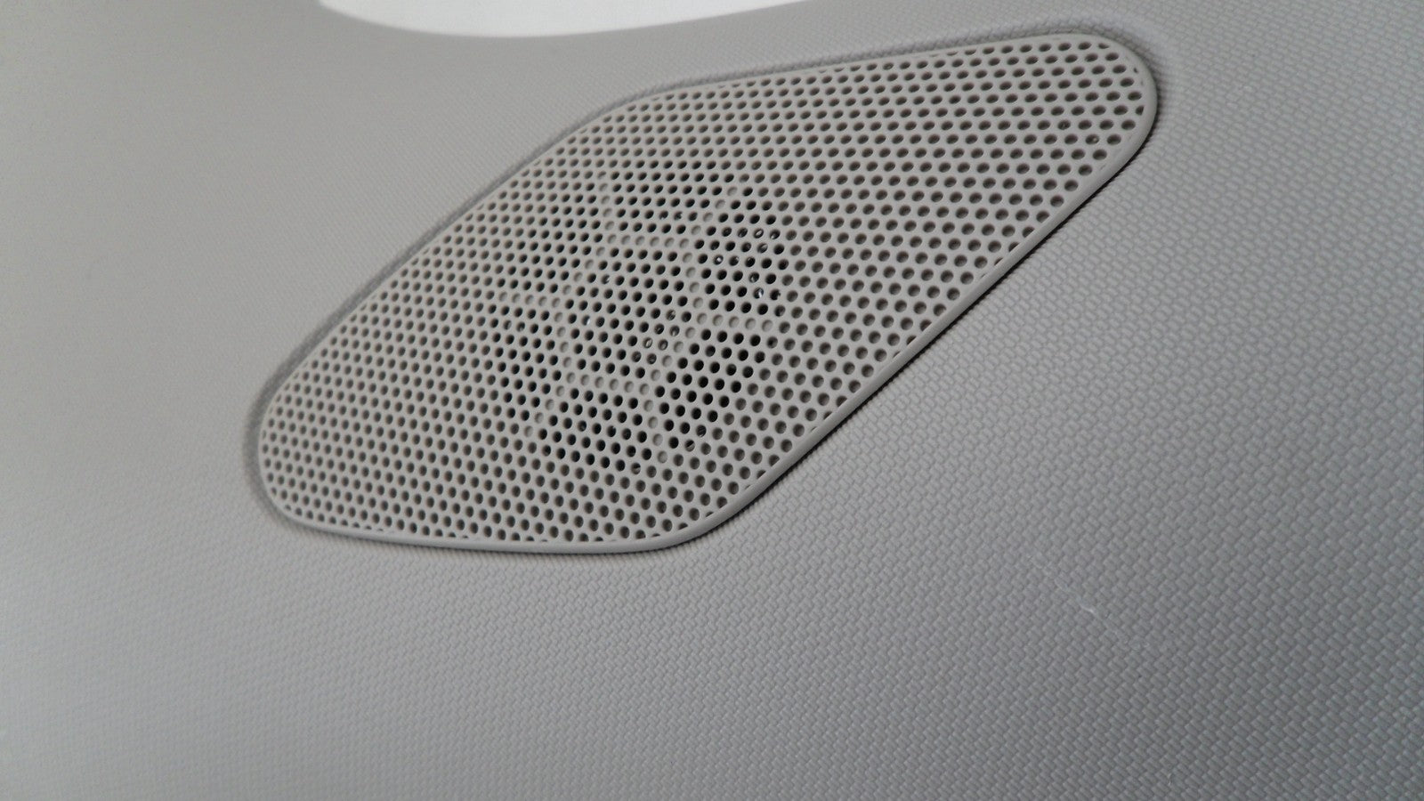 22789039 2009-12 Chevrolet Traverse Driver FL Body A-Pillar Trim Panel Used 22789039 OEM