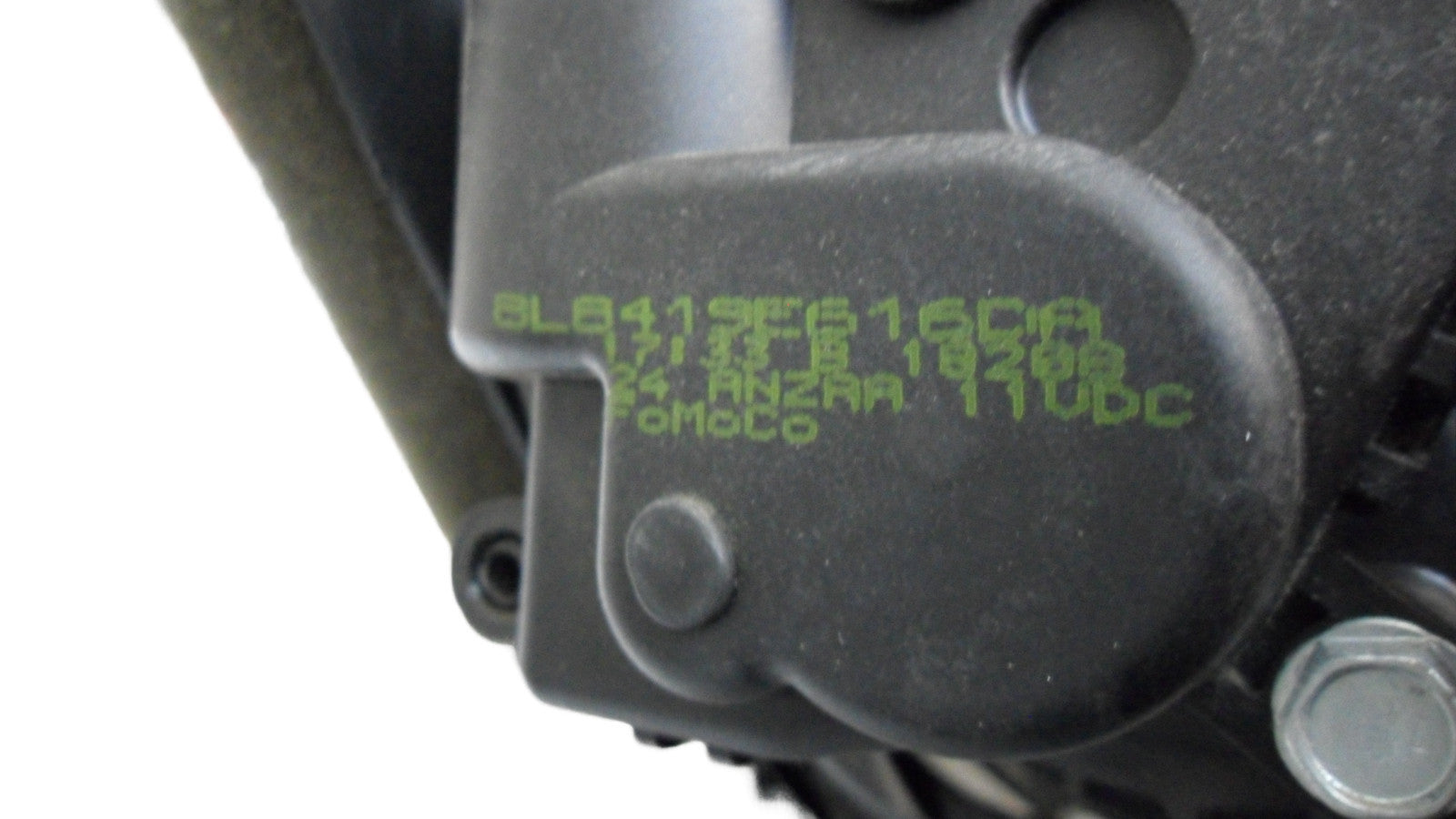 8L8419B555AR 2008-2012 Ford Escape A/C Evaporator Core Case Used 8L8419B555AR OEM
