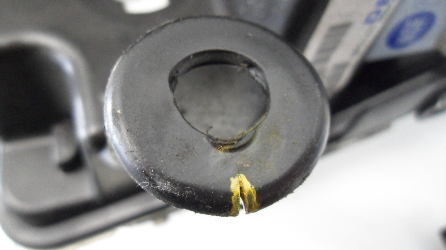 8L8Z13008A 2009-2012 Ford Escape Passenger FR Headlight Used 8L8Z13008A OEM