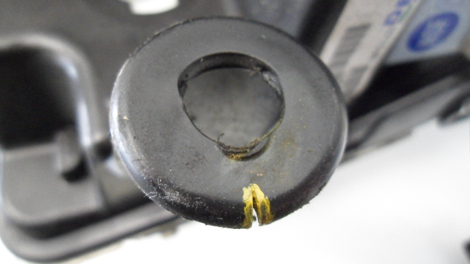 8L8Z13008A 2009-2012 Ford Escape Passenger FR Headlight Used 8L8Z13008A OEM